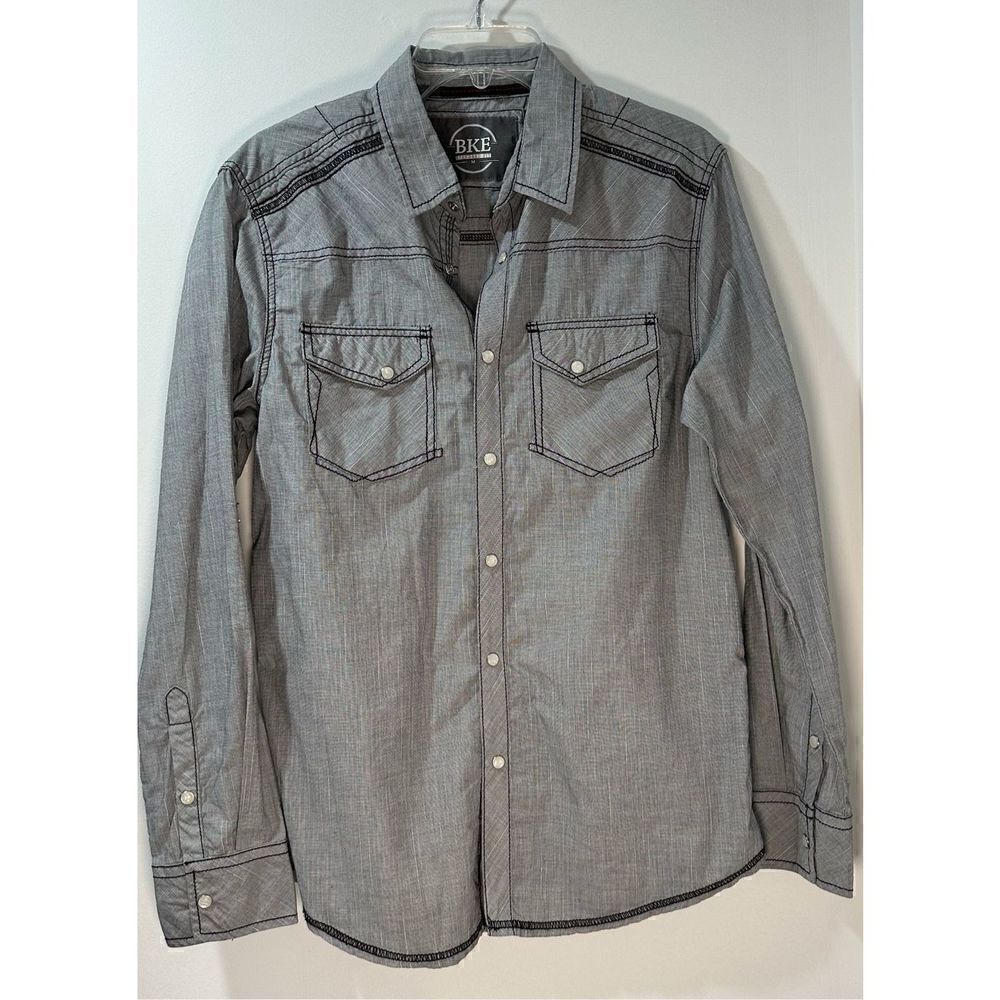 BKE standard fit men’s gray pearl snap shirt size Medium. #42-1056